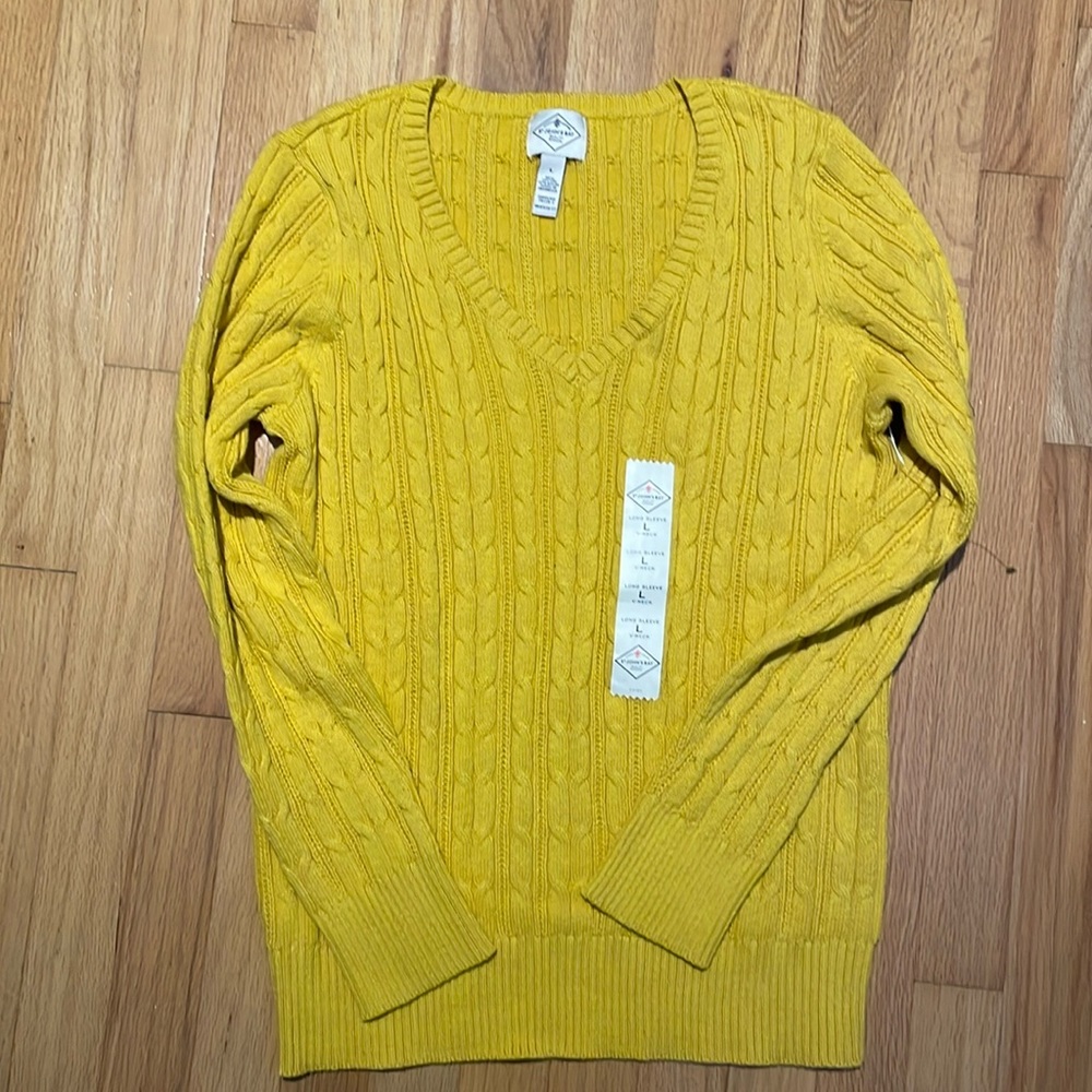 *NWOT* St. John’s Bay V-Neck Cable Knit Sweater